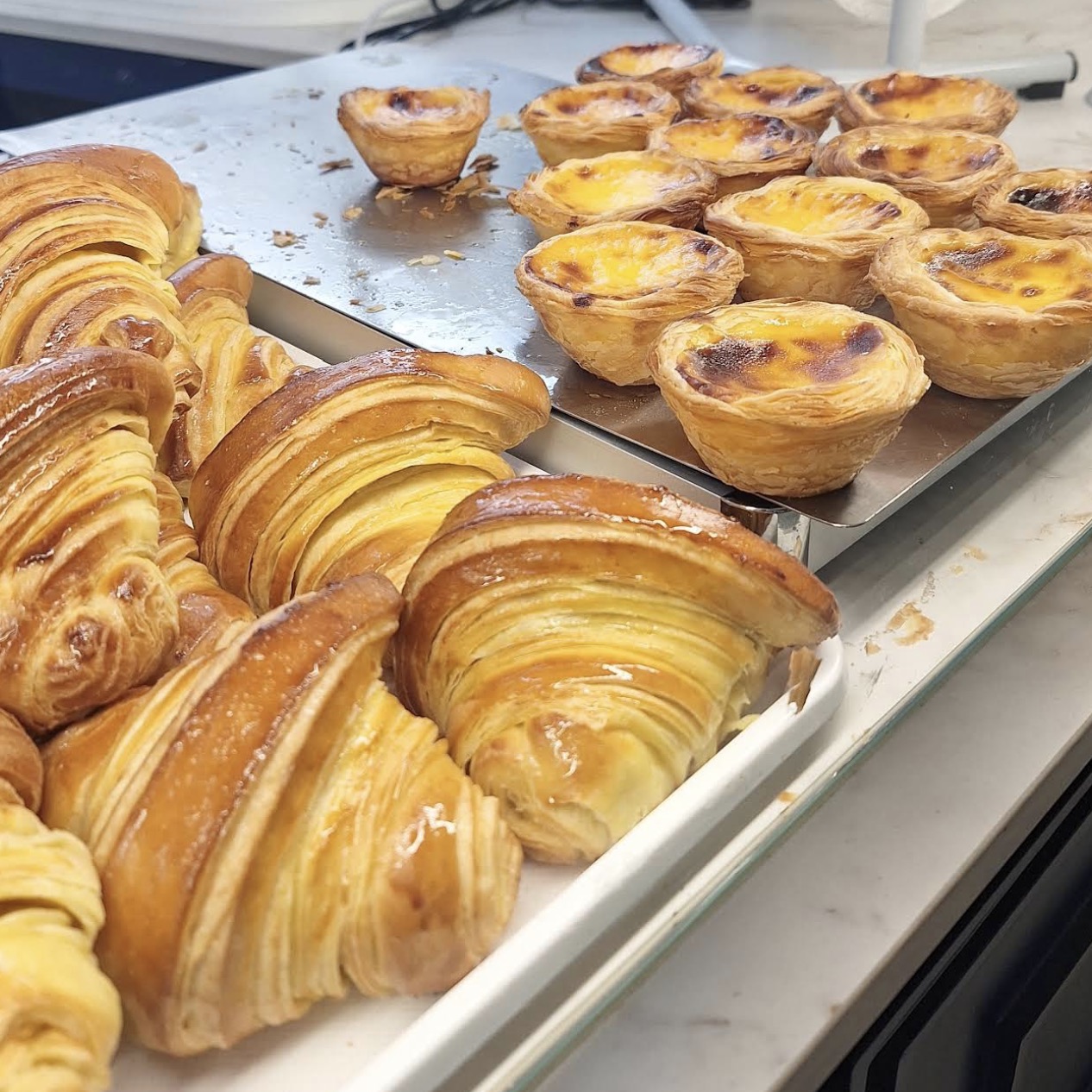 Croissants e pastéis de nata